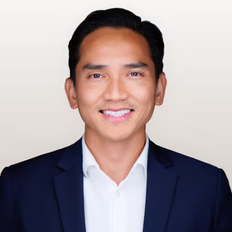 Aaron Le - Co-Founder & CEO, Part-Time Writer 